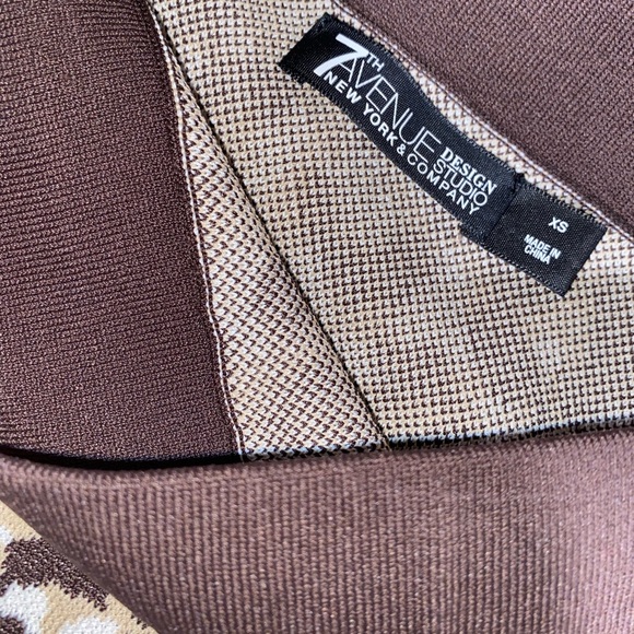 Long skirt with split on the side. - Picture 3 of 3